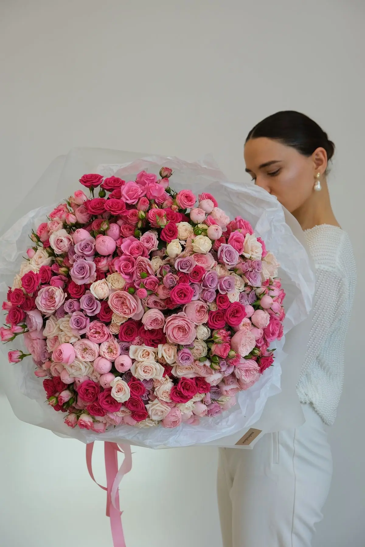 Букет из кустовых роз микс 51 шт