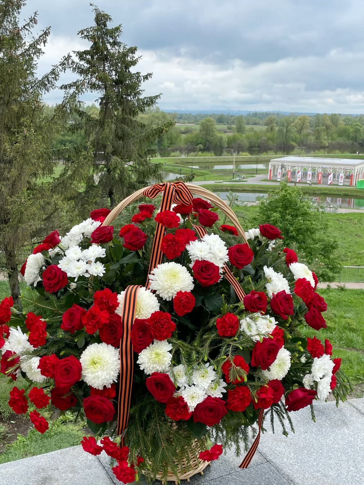 Траурная корзина (7)
